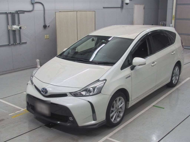 TOYOTA PRIUS ALPHA 2016