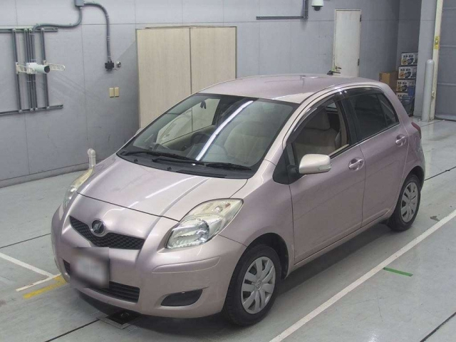 TOYOTA VITZ 2010
