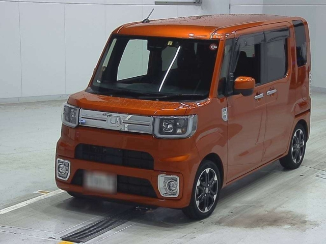 DAIHATSU WAKE