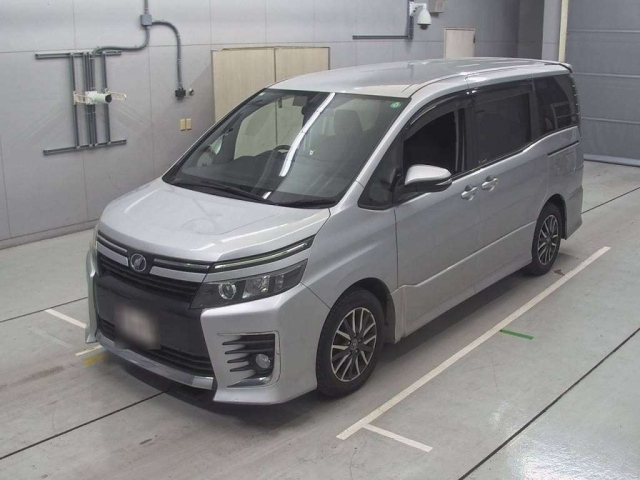 TOYOTA VOXY 2014