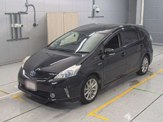 TOYOTA PRIUS ALPHA 2013
