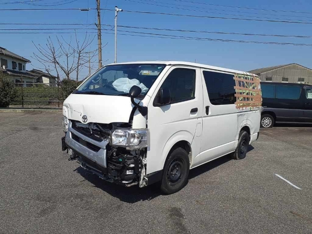 TOYOTA HIACE VAN