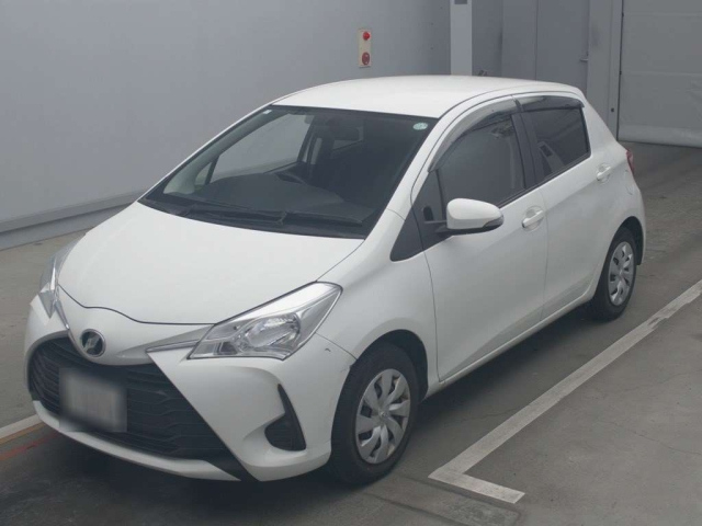 TOYOTA VITZ 2017