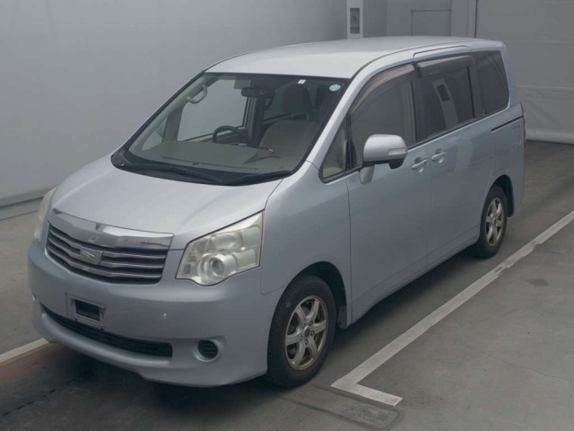 TOYOTA NOAH 2012