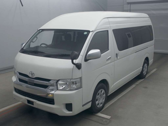 TOYOTA HIACE 2020