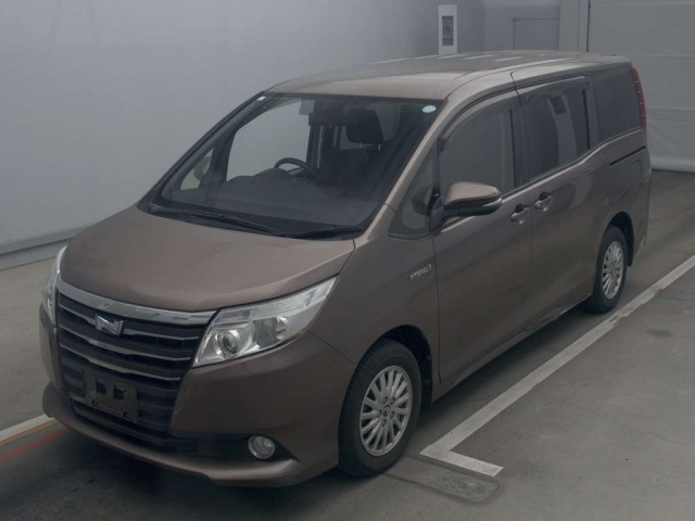 TOYOTA NOAH 2015