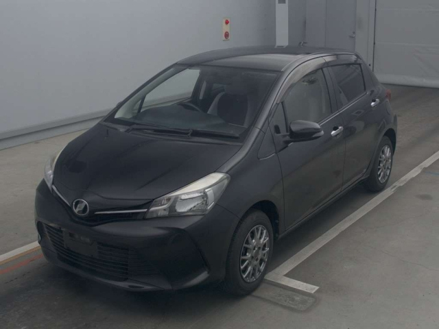 TOYOTA VITZ 2015