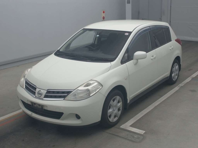 NISSAN TIIDA 2010