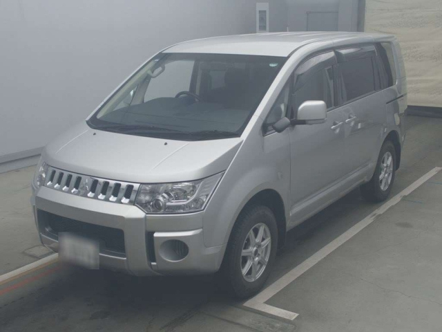 MITSUBISHI DELICA D5