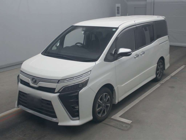 TOYOTA VOXY 2018