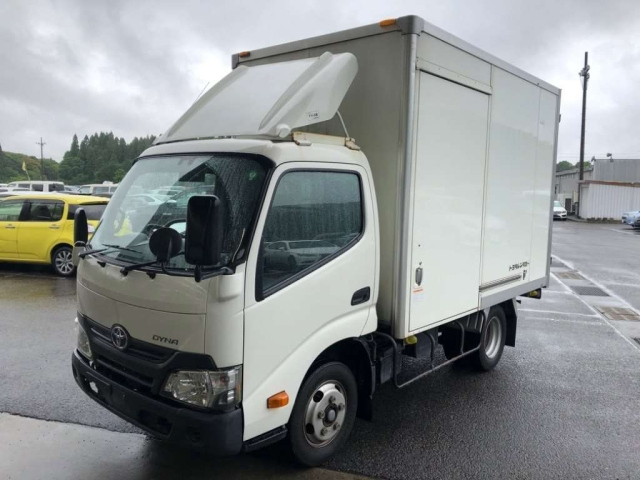 TOYOTA DYNA 2018