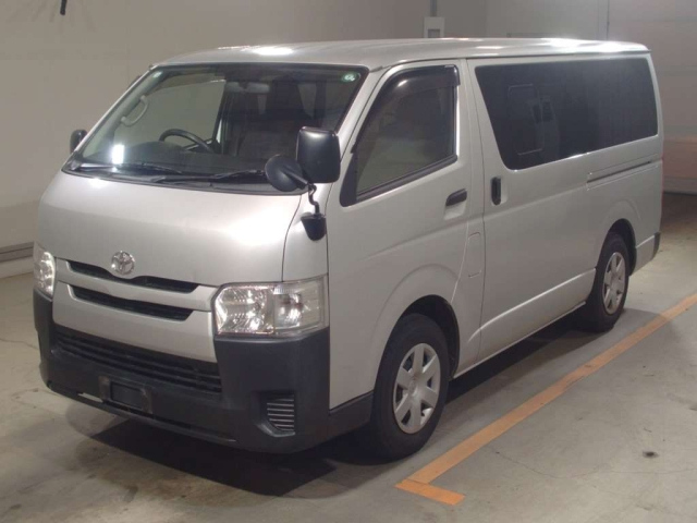 TOYOTA HIACE VAN 2017