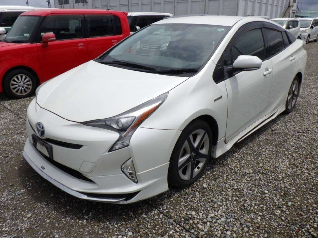 TOYOTA PRIUS 2016