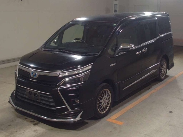 TOYOTA VOXY 2018