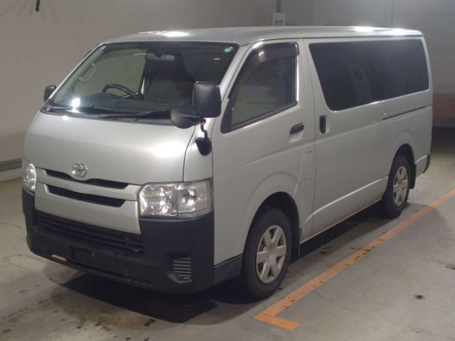 TOYOTA HIACE VAN 2017