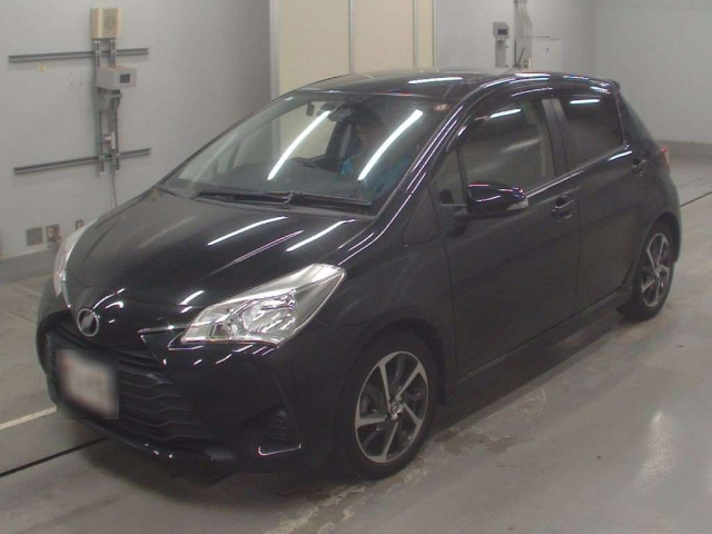 TOYOTA VITZ 2017