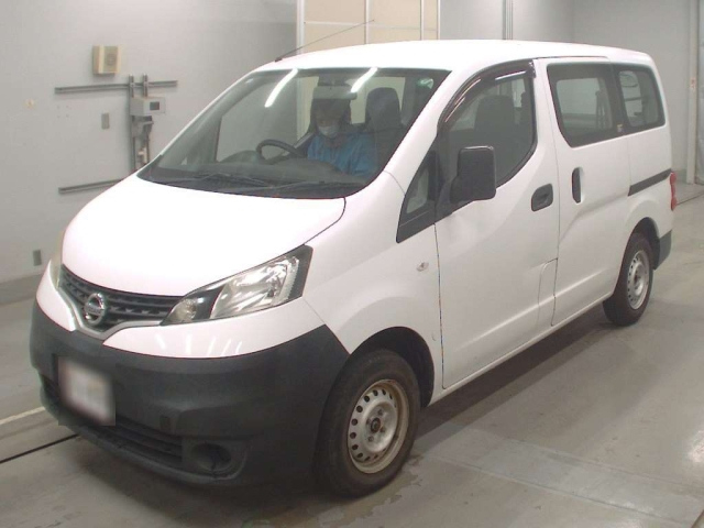 NISSAN NV200