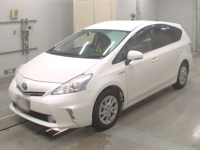 TOYOTA PRIUS ALPHA 2014