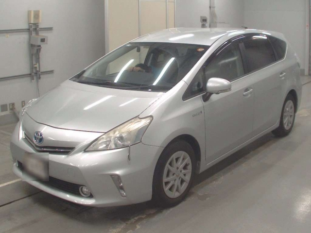 TOYOTA PRIUS ALPHA 2011