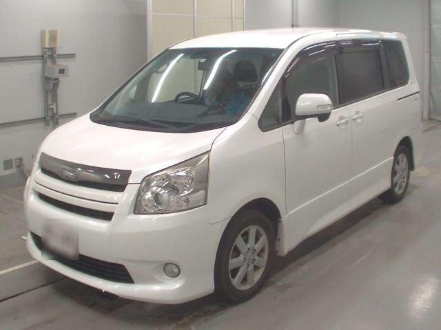 TOYOTA NOAH 2008