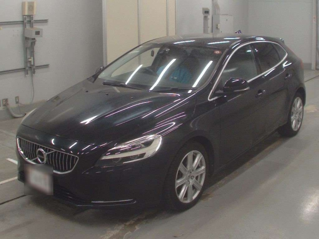 VOLVO V40 2016