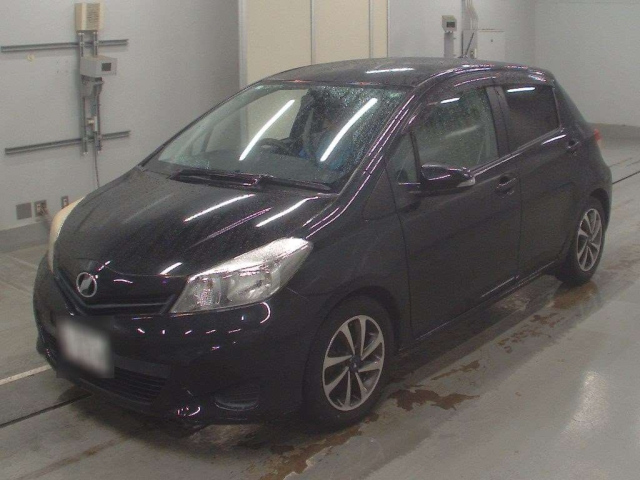 TOYOTA VITZ 2011