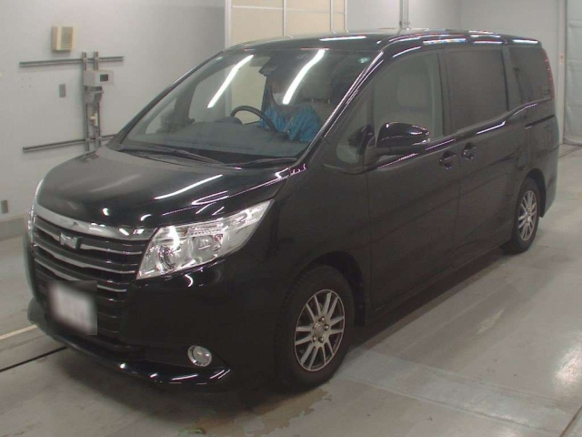 TOYOTA NOAH 2017