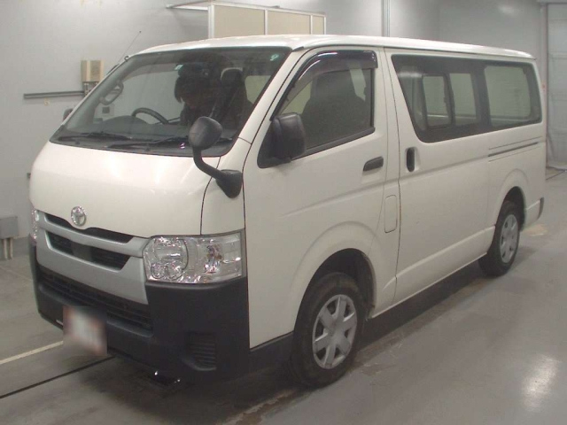 TOYOTA HIACE VAN 2021