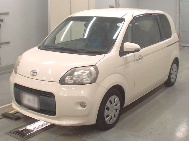 TOYOTA PORTE 2013