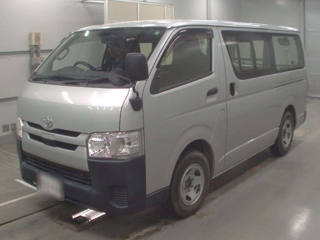 TOYOTA HIACE VAN 2018