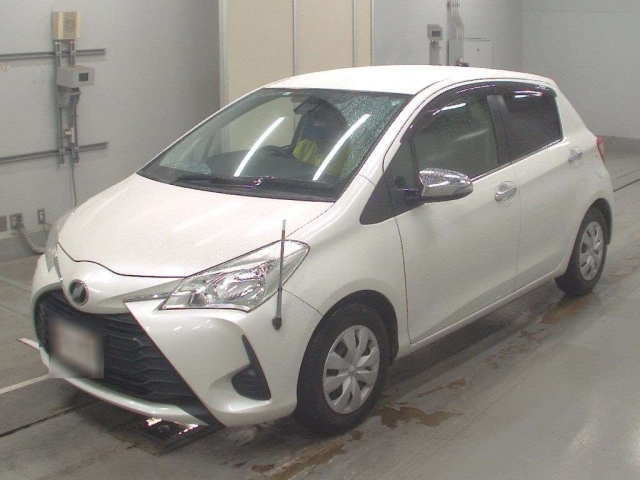 TOYOTA VITZ 2017