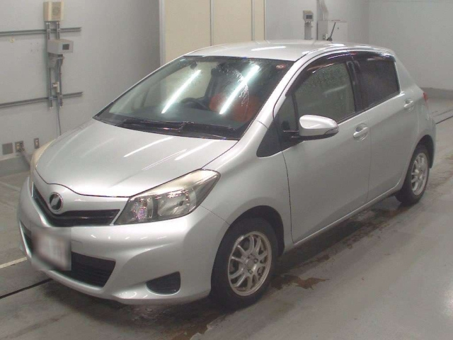 TOYOTA VITZ 2012
