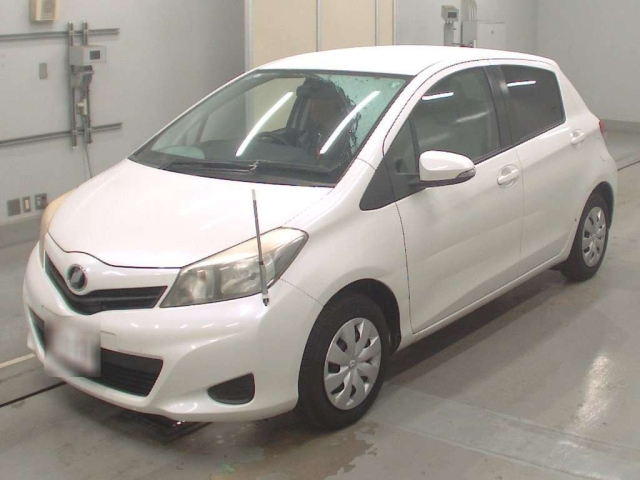 TOYOTA VITZ 2011