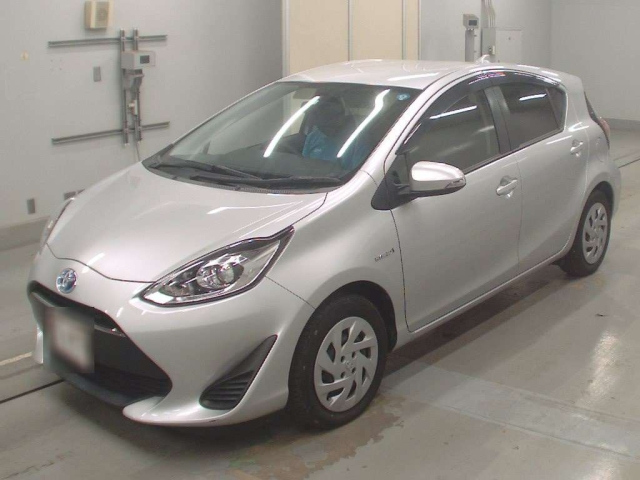 TOYOTA AQUA 2019