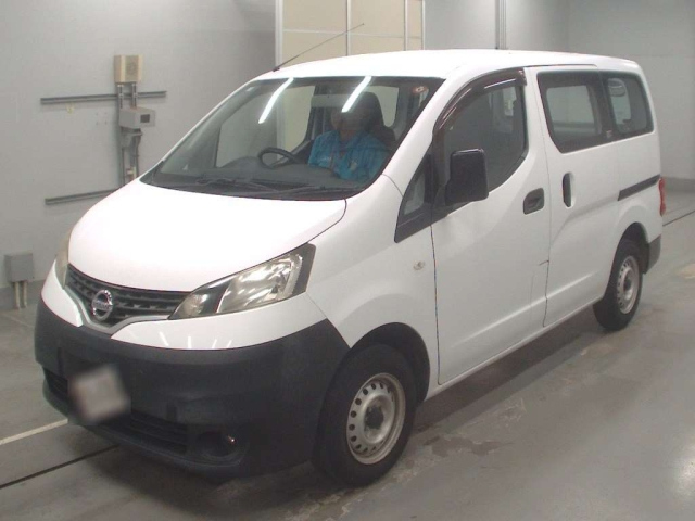 NISSAN NV200