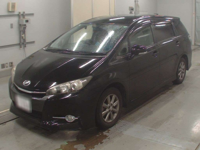 TOYOTA WISH 2013