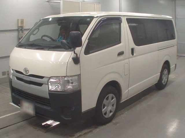 TOYOTA HIACE VAN