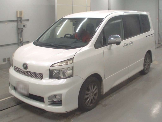 TOYOTA VOXY 2011