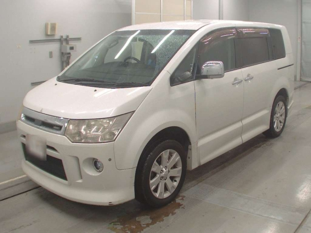 MITSUBISHI DELICA D5 2010
