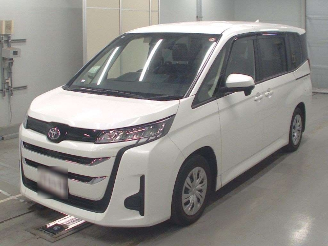 TOYOTA NOAH 2023