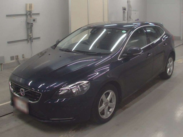 VOLVO V40 2016