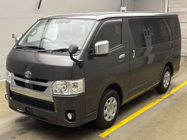 TOYOTA HIACE VAN