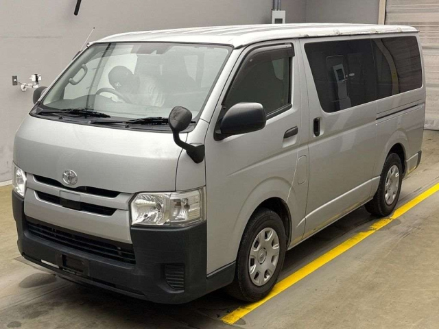 TOYOTA HIACE VAN 2018