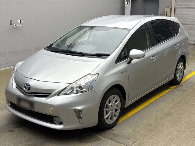 TOYOTA PRIUS ALPHA 2013
