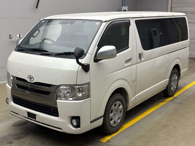 TOYOTA HIACE VAN 2020