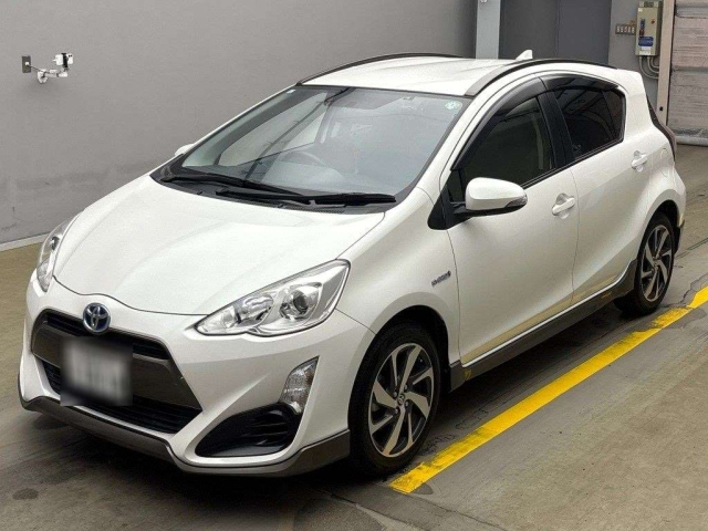 TOYOTA AQUA 2015
