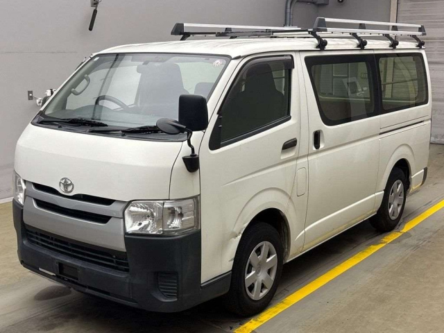 TOYOTA HIACE VAN 2016