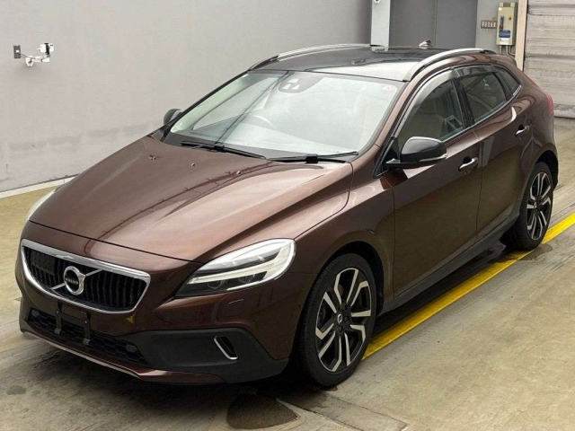 VOLVO V40 2016