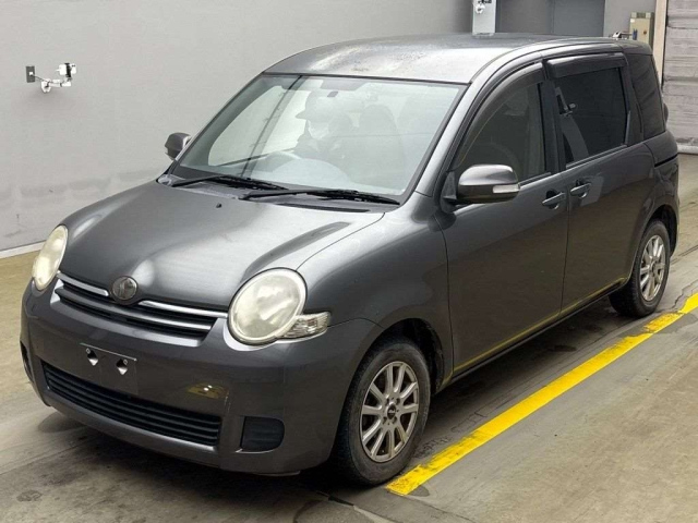 TOYOTA SIENTA 2010