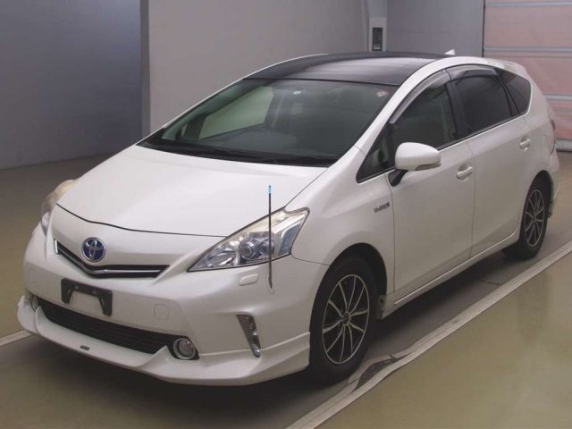 TOYOTA PRIUS ALPHA 2012